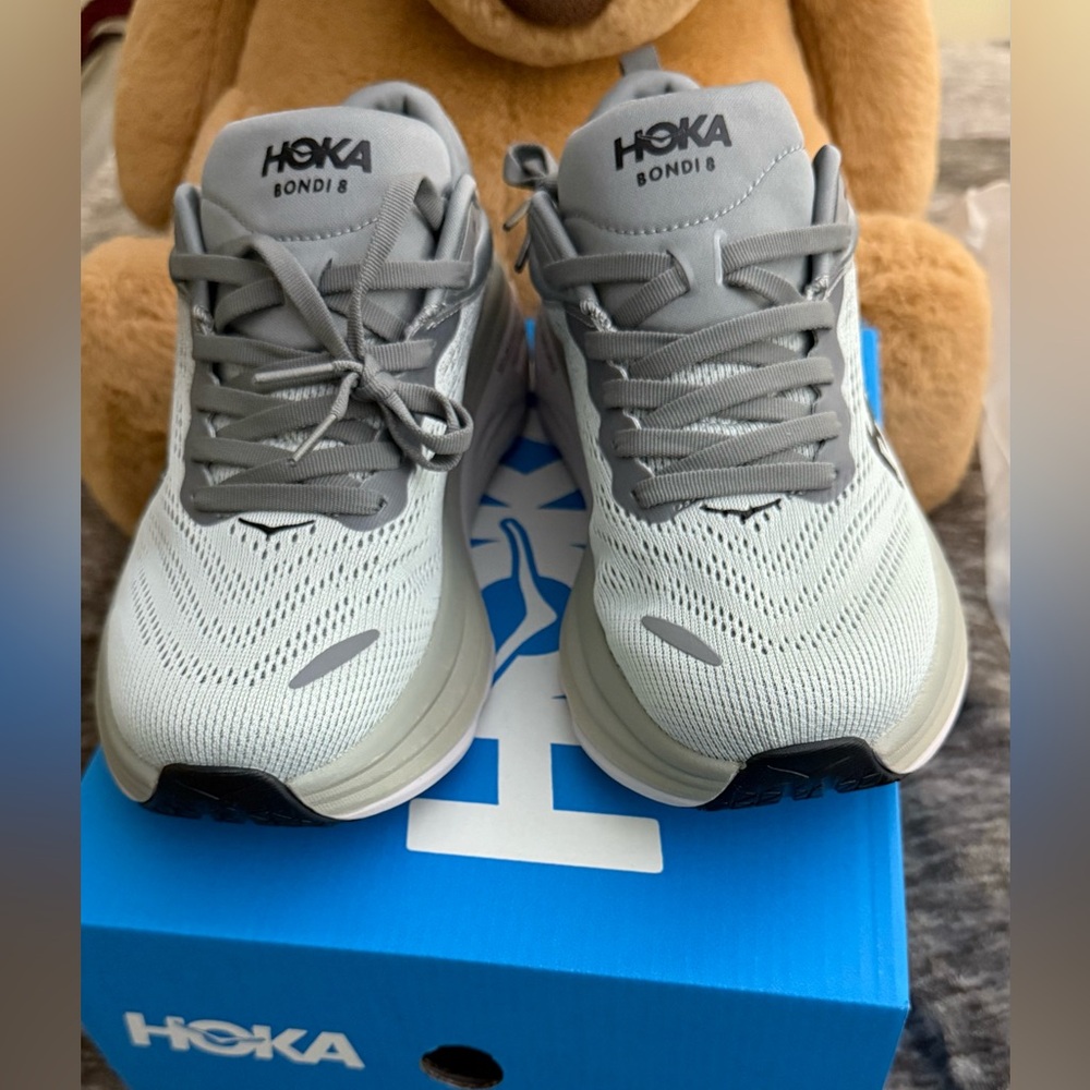 New HOKA ONE ONE BONDI 8 -  Men’s Size 7 -  women’s  Size 8 - Picture 2 of 8